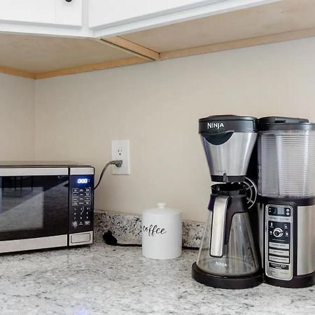 Beautiful Spacious Guest Home Роузвил Екстериор снимка