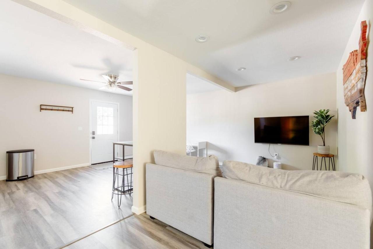 Beautiful Spacious Guest Home Роузвил Екстериор снимка