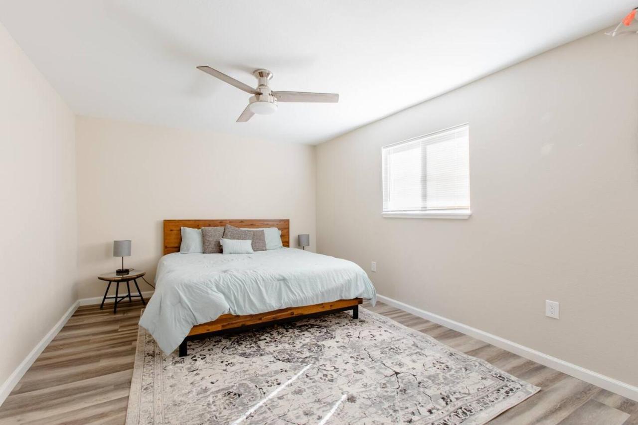 Beautiful Spacious Guest Home Роузвил Екстериор снимка