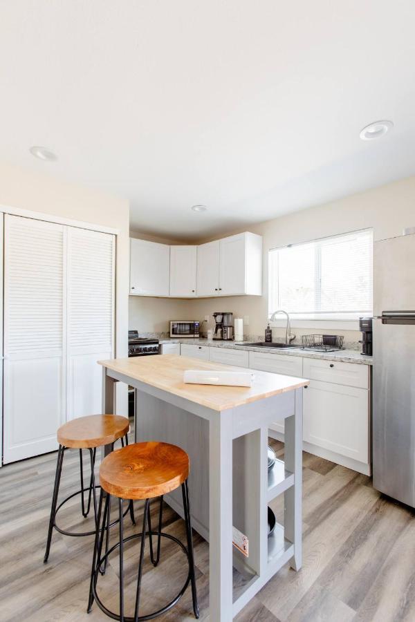 Beautiful Spacious Guest Home Роузвил Екстериор снимка
