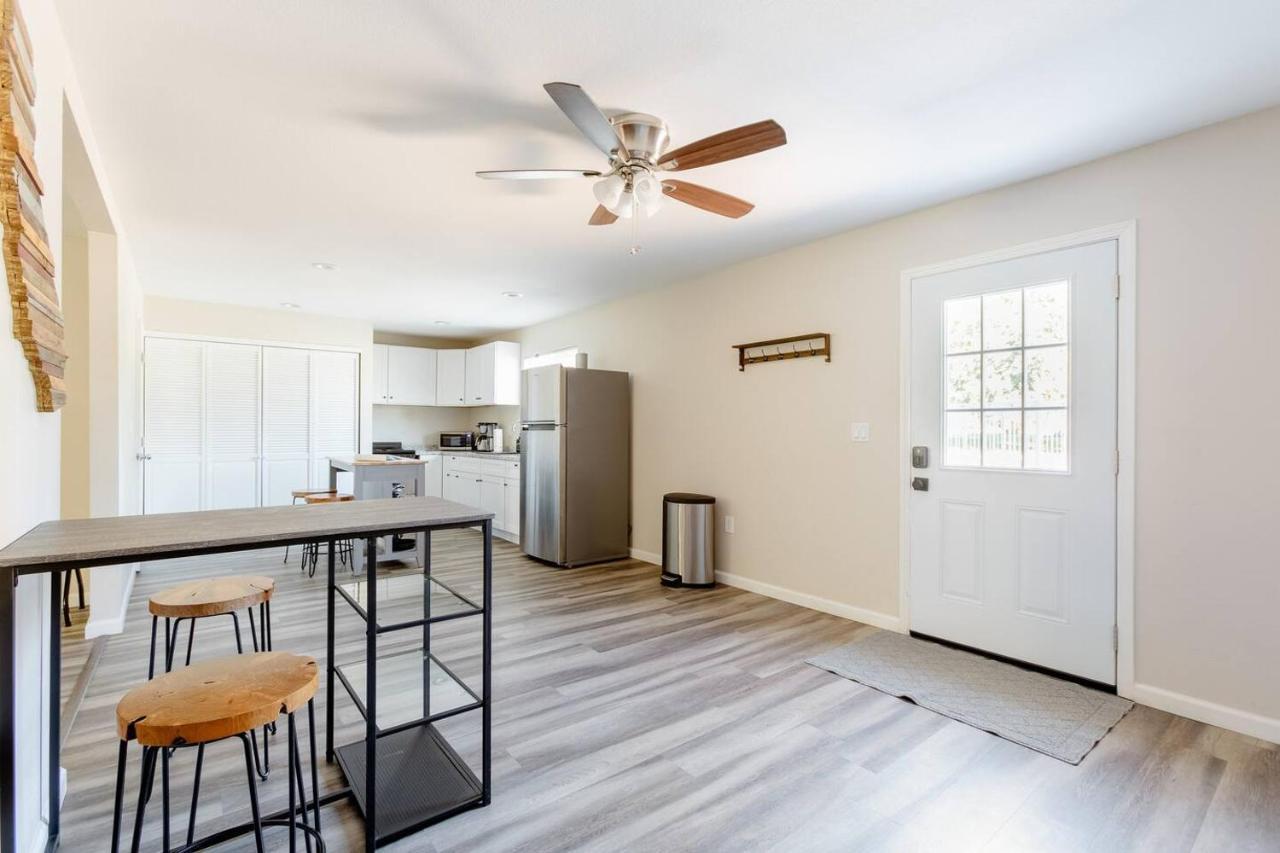 Beautiful Spacious Guest Home Роузвил Екстериор снимка