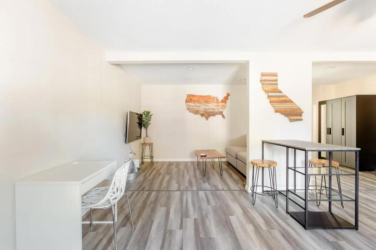 Beautiful Spacious Guest Home Роузвил Екстериор снимка