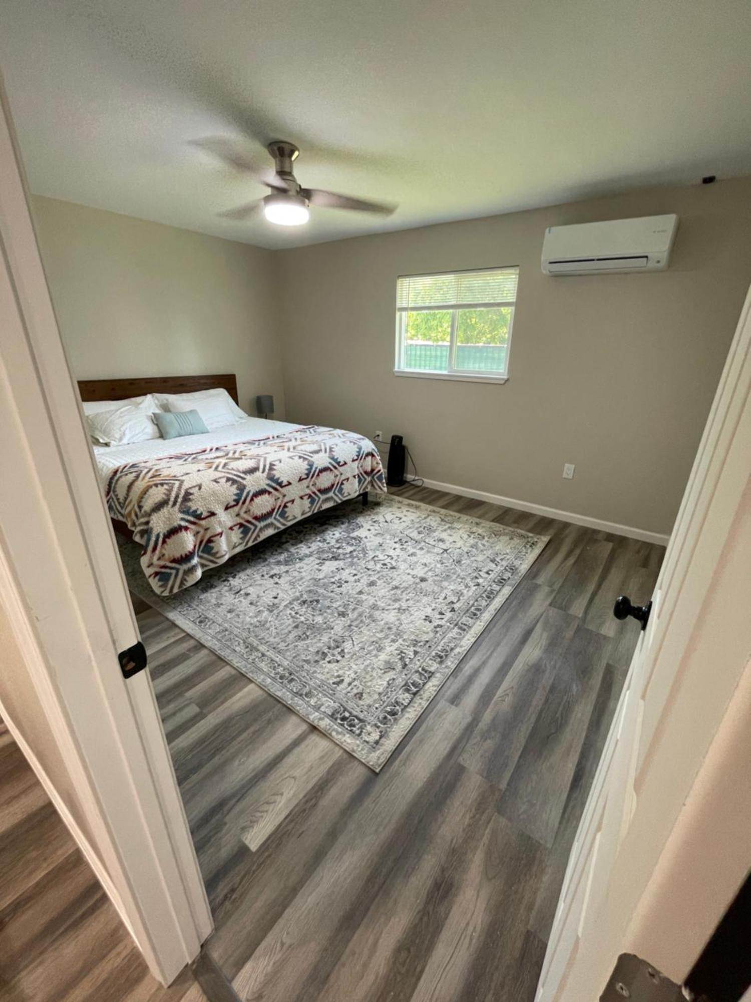 Beautiful Spacious Guest Home Роузвил Екстериор снимка
